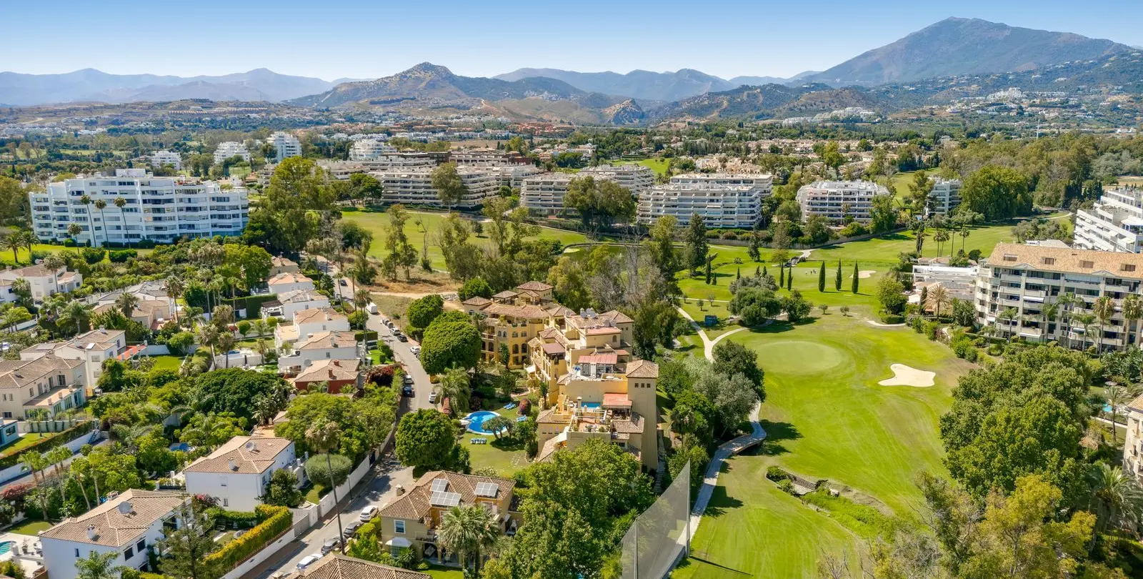 Продажа апартаментов на первом этаже в Guadalmina Alta 37