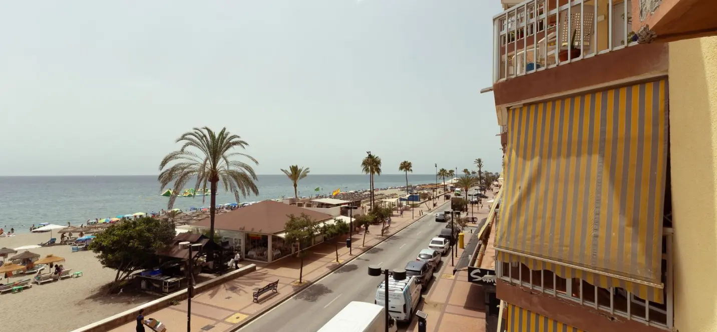 Venta de apartamento en planta media en Fuengirola 2