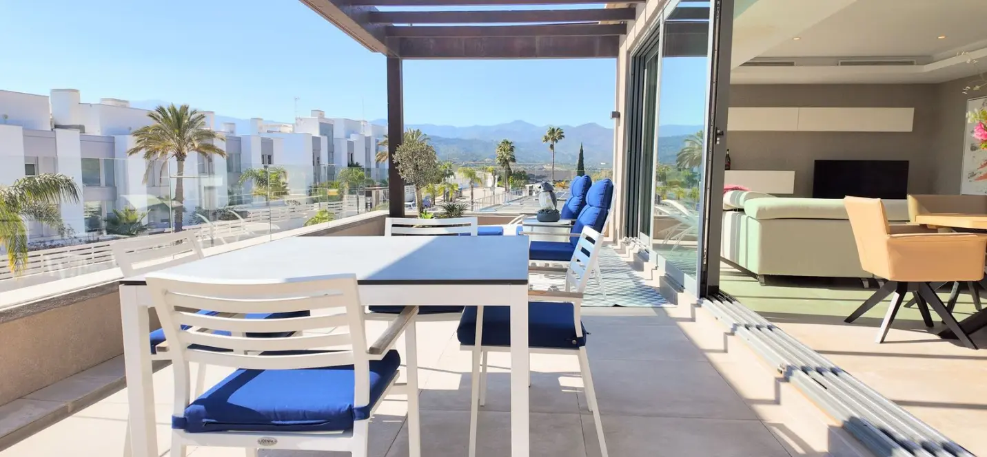 Sale of penthouse in Cancelada 1