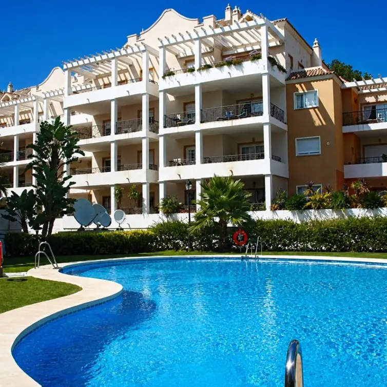 Venta de apartamento en planta baja en Nueva Andalucía