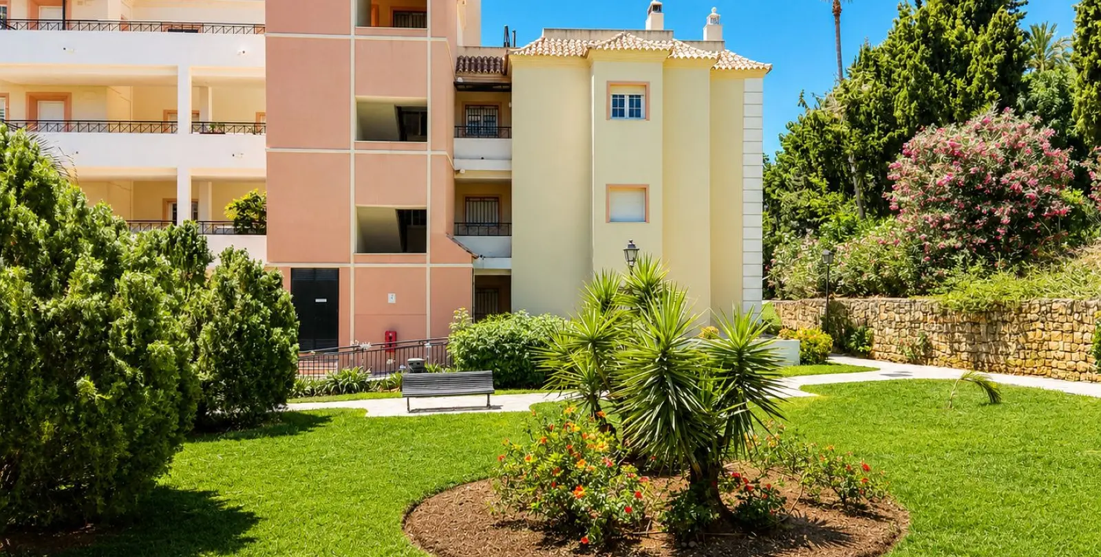 Venta de apartamento en planta baja en Nueva Andalucía 13