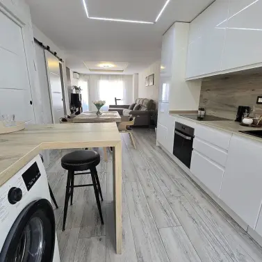 Sale of middle floor apartment in Málaga