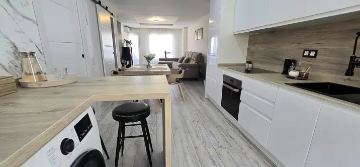 Sale of middle floor apartment in Málaga 1