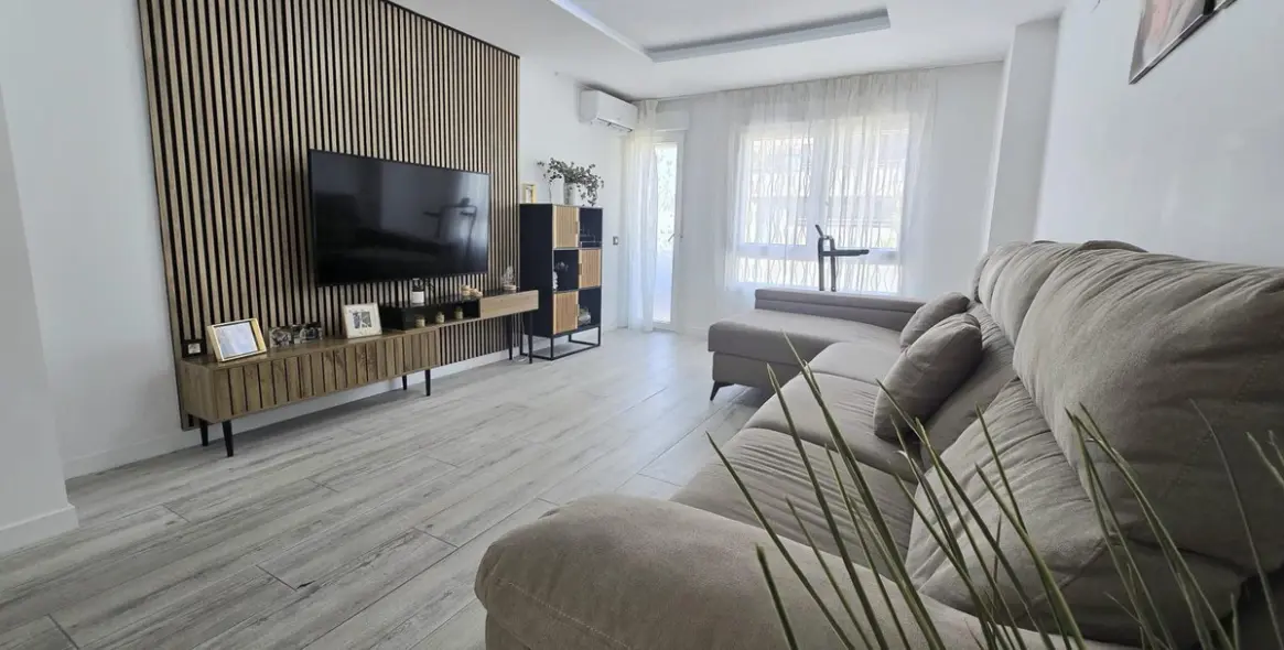 Sale of middle floor apartment in Málaga 3