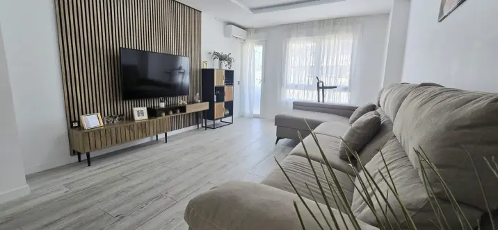 Sale of middle floor apartment in Málaga 2