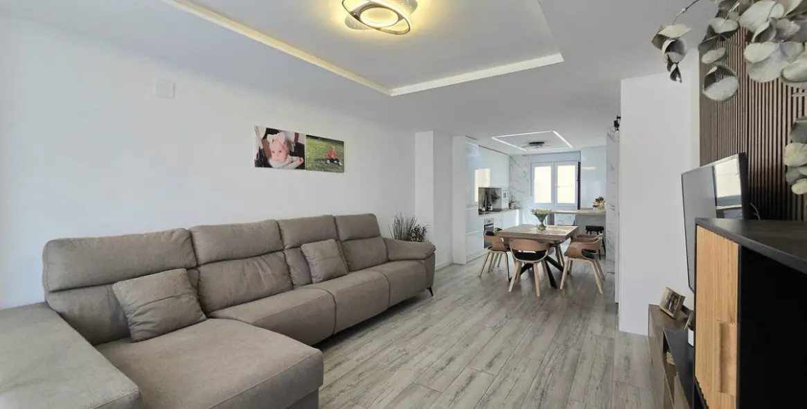 Sale of middle floor apartment in Málaga 4