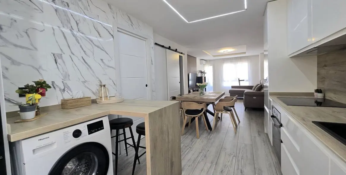 Sale of middle floor apartment in Málaga 9