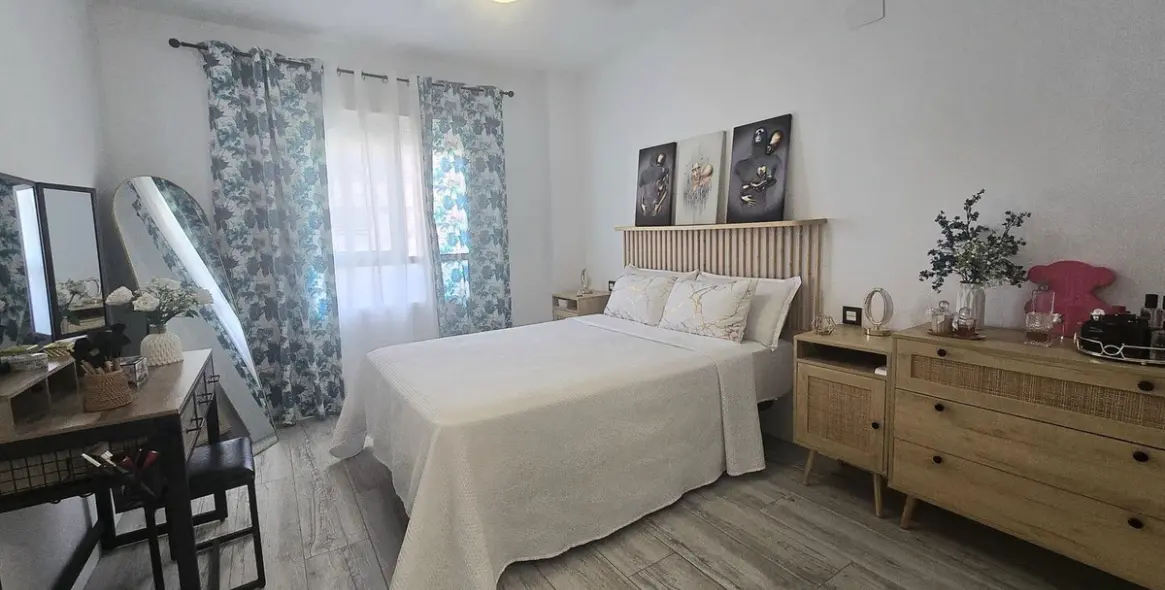 Sale of middle floor apartment in Málaga 11