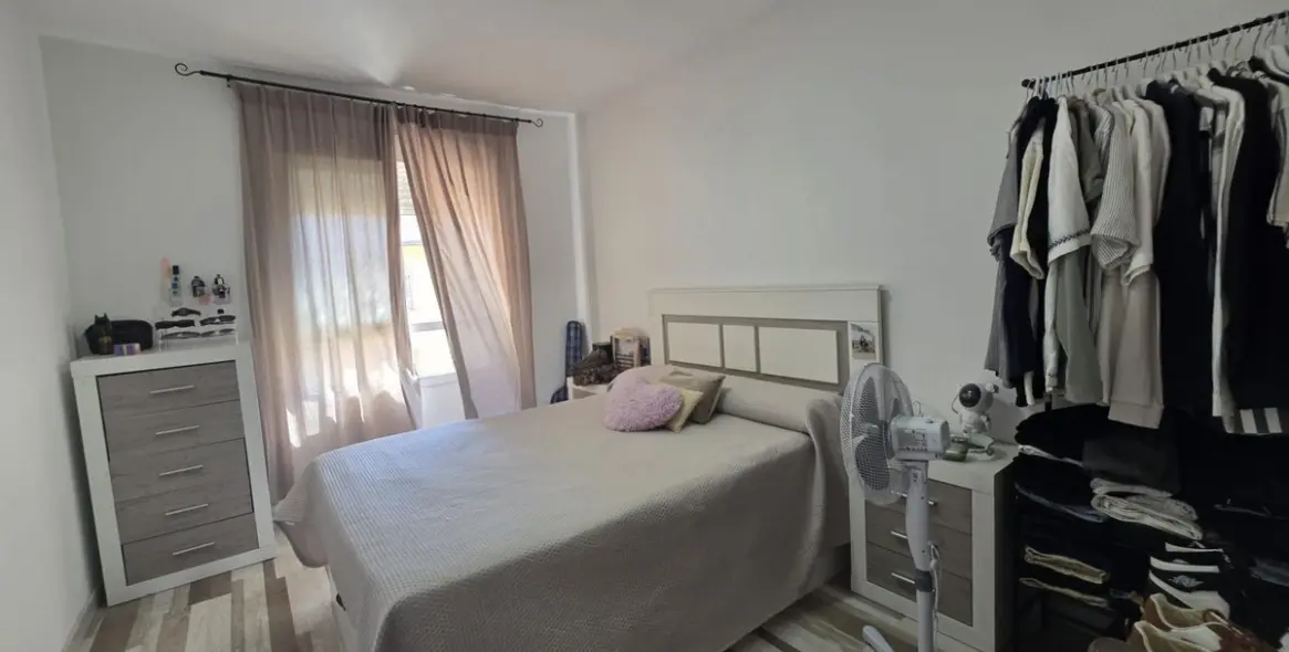 Sale of middle floor apartment in Málaga 14