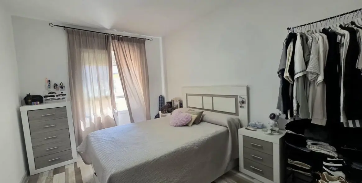 Sale of middle floor apartment in Málaga 15