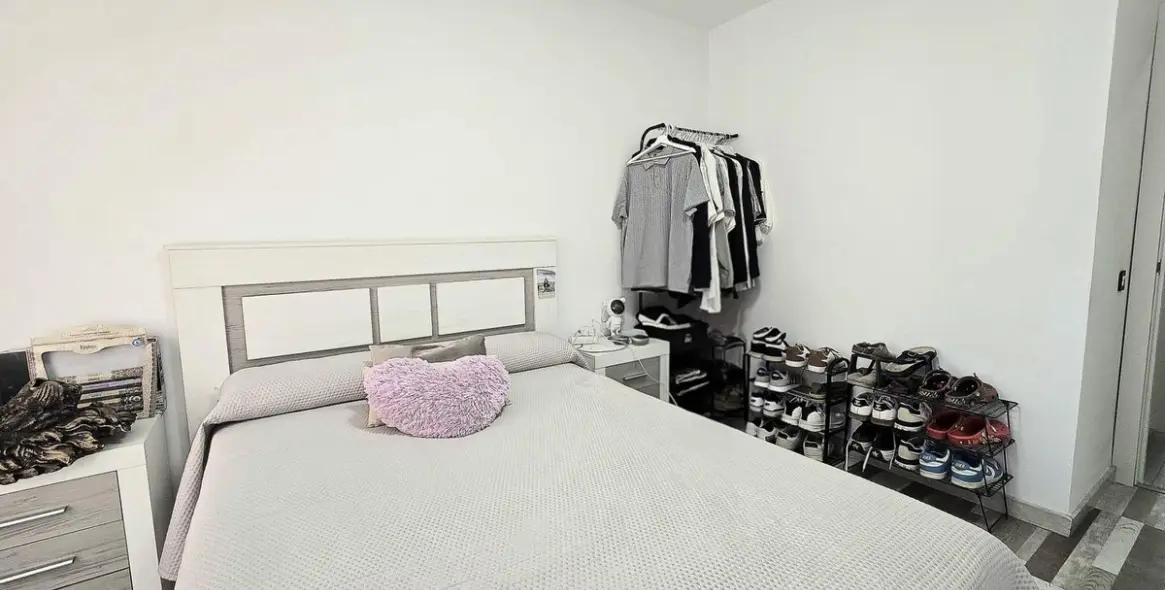Sale of middle floor apartment in Málaga 16