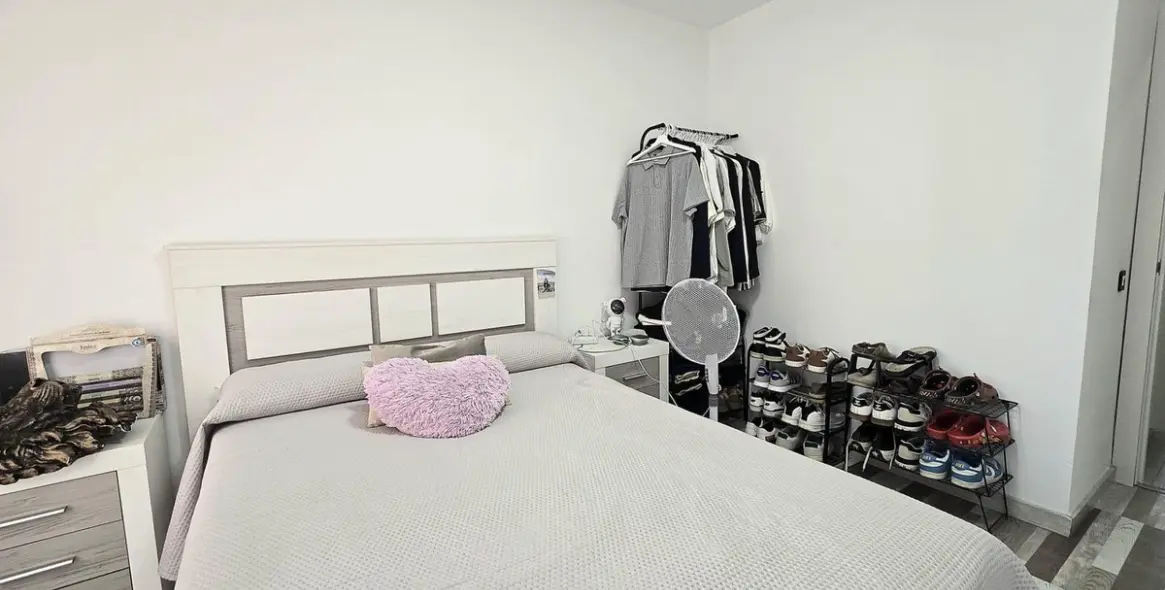Sale of middle floor apartment in Málaga 17