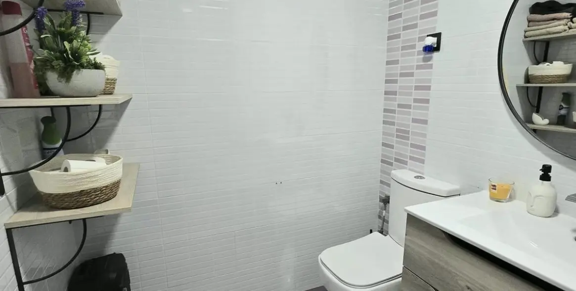 Sale of middle floor apartment in Málaga 20