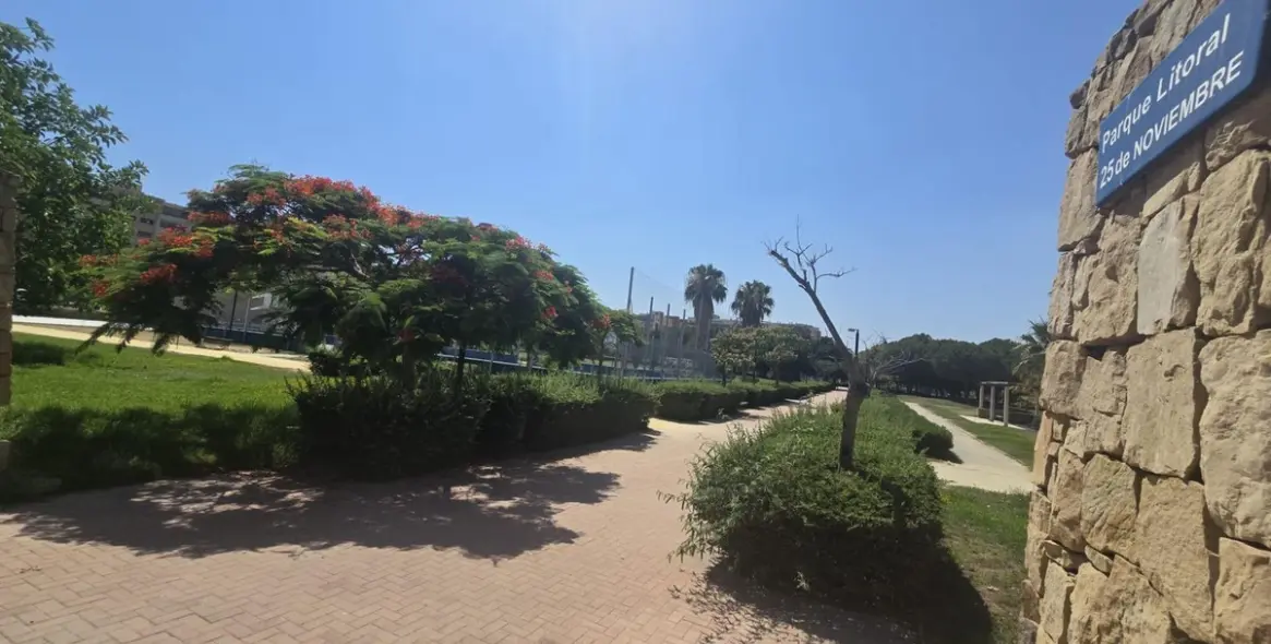 Sale of middle floor apartment in Málaga 23