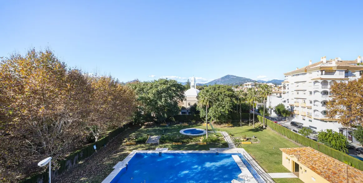 Sale of middle floor apartment in San Pedro de Alcántara 1