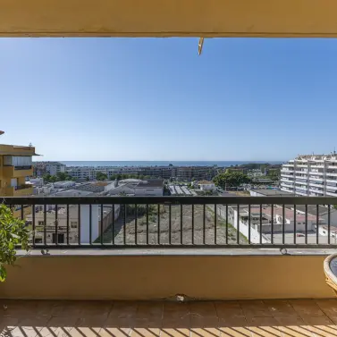 Sale of middle floor apartment in San Pedro de Alcántara