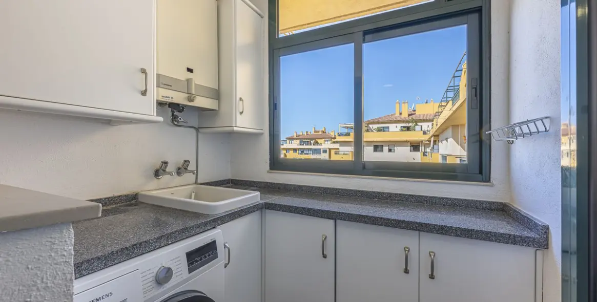 Sale of middle floor apartment in San Pedro de Alcántara 14