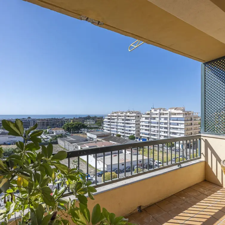 Sale of middle floor apartment in San Pedro de Alcántara