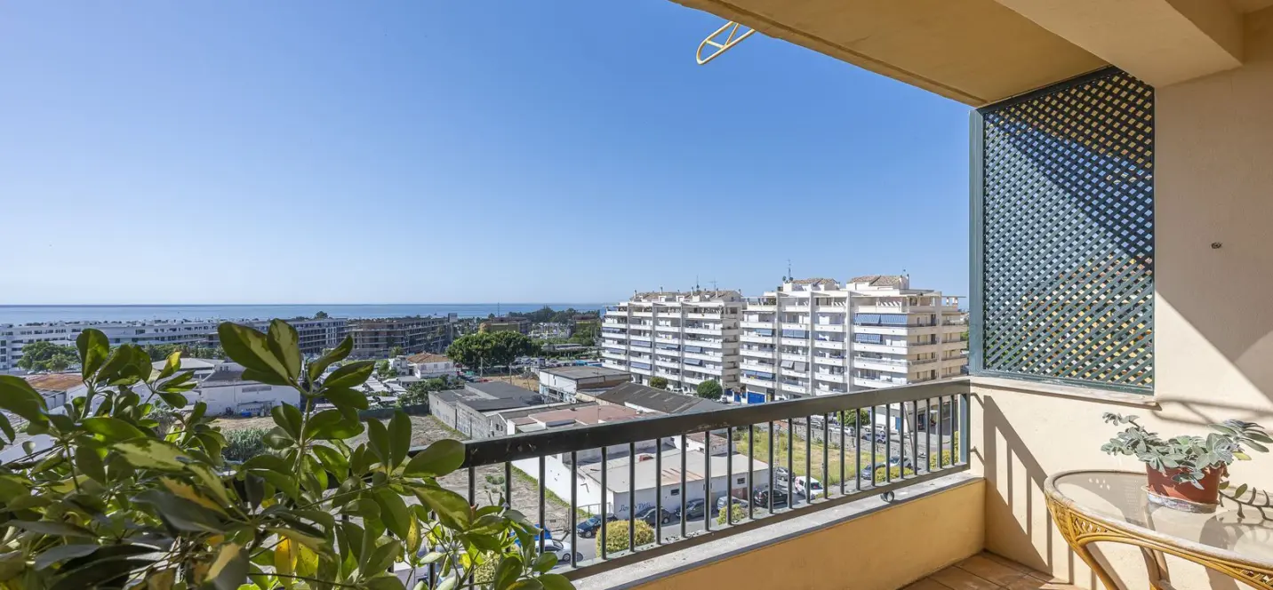 Sale of middle floor apartment in San Pedro de Alcántara 0
