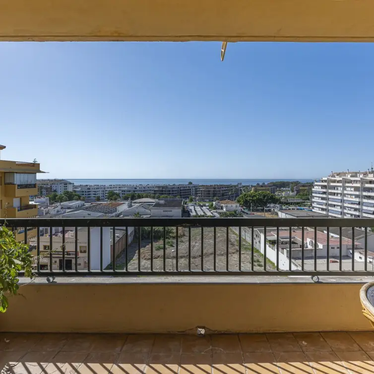 Sale of middle floor apartment in San Pedro de Alcántara