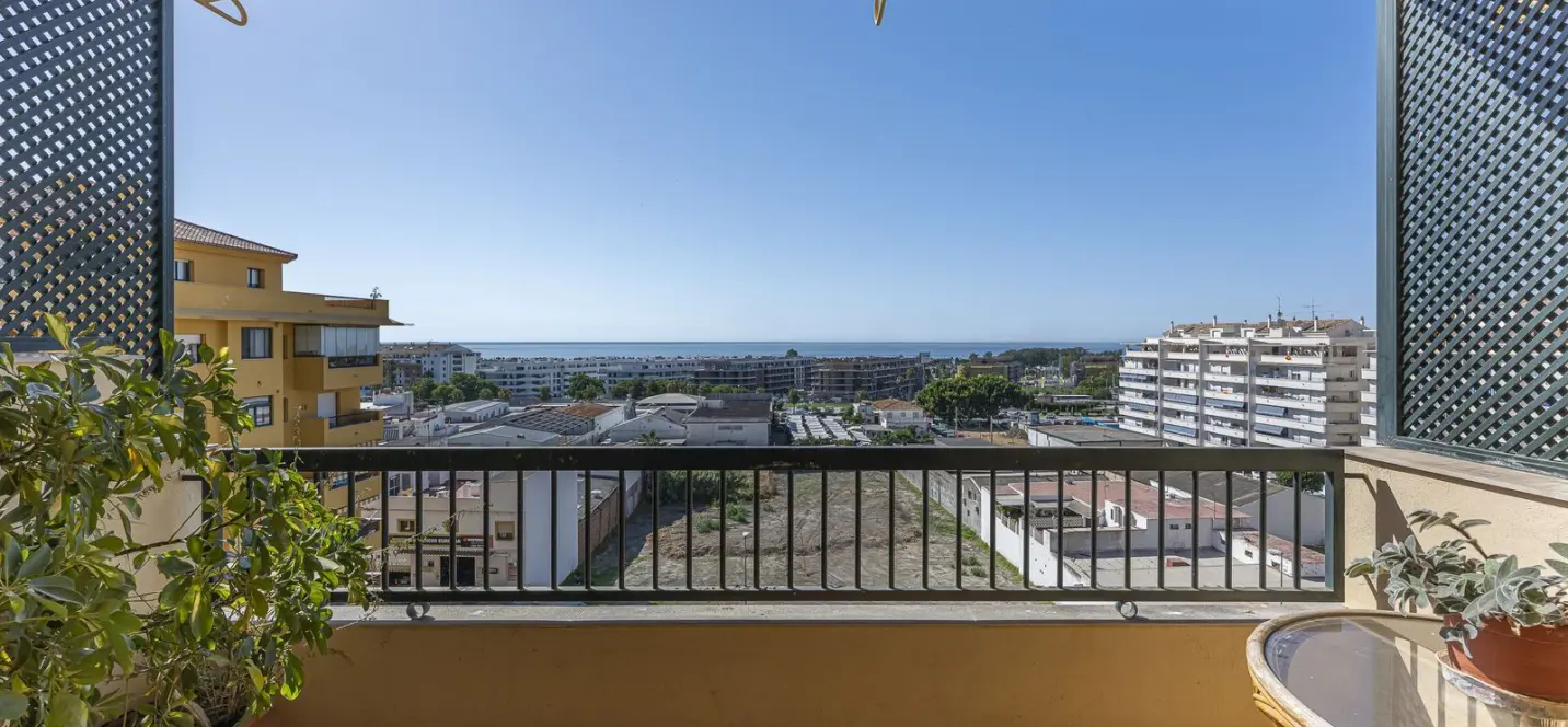 Sale of middle floor apartment in San Pedro de Alcántara 1