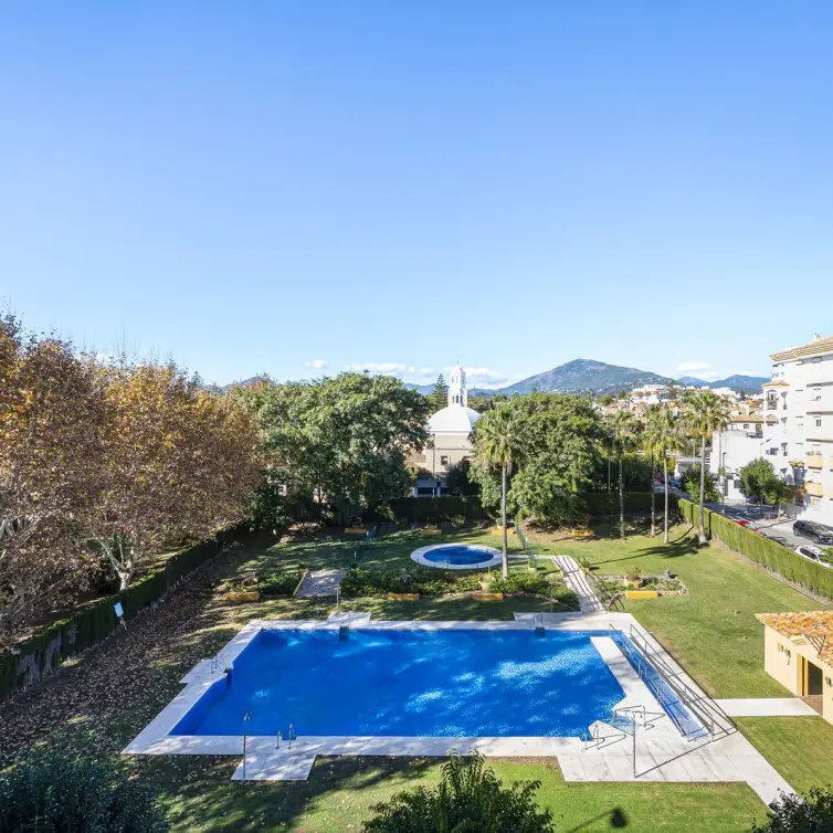 Sale of middle floor apartment in San Pedro de Alcántara