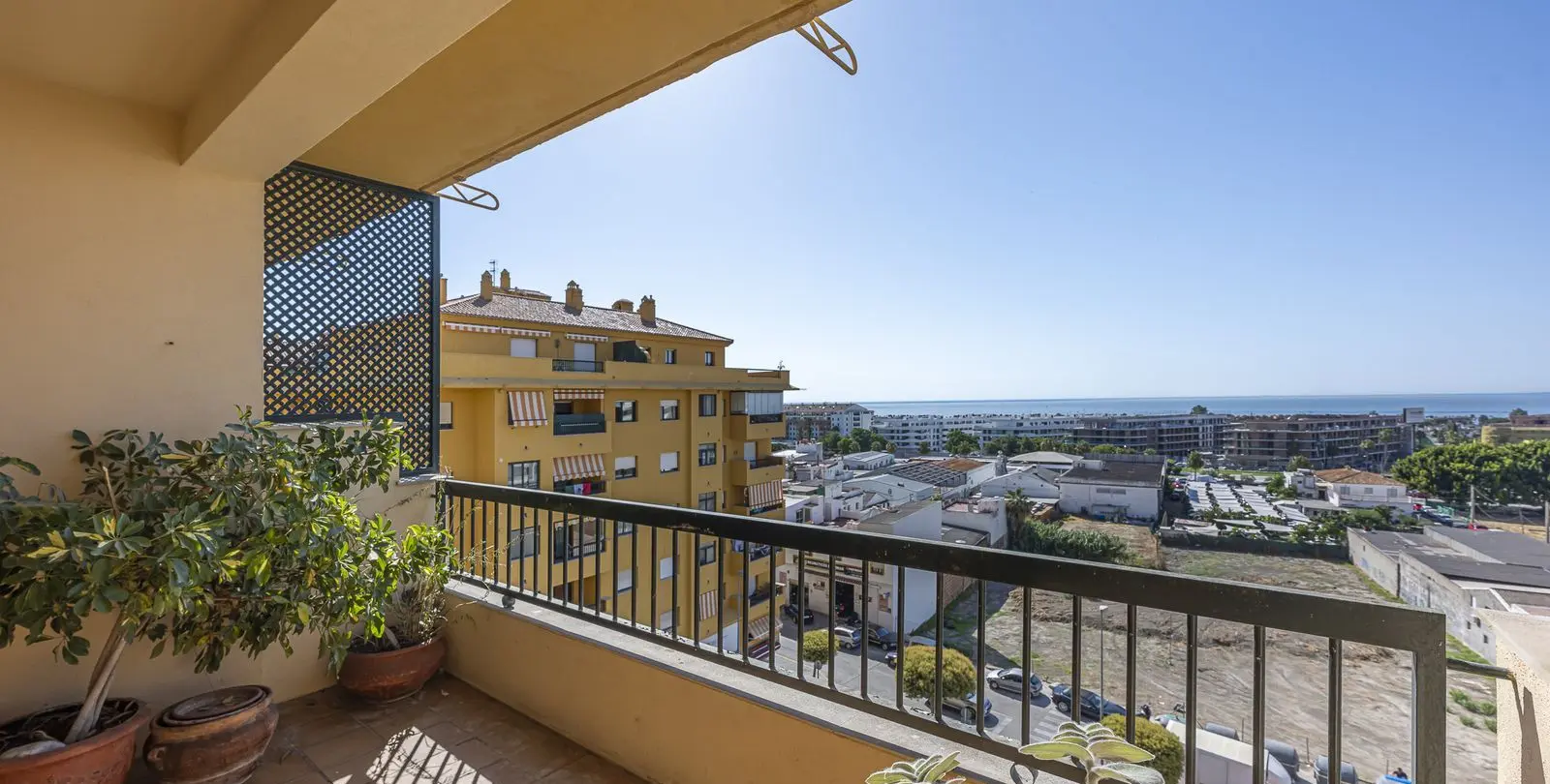 Sale of middle floor apartment in San Pedro de Alcántara 4