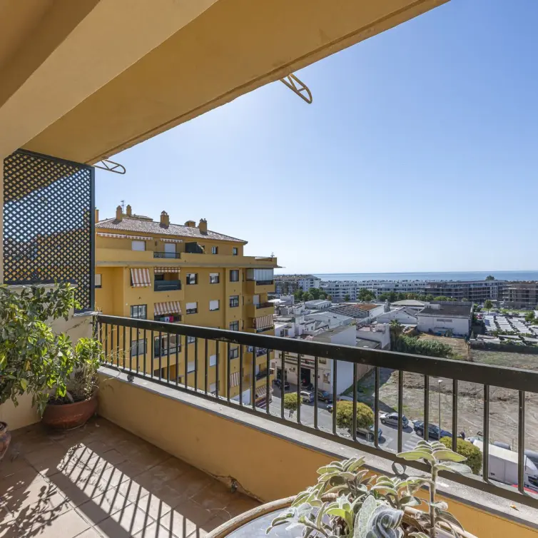 Sale of middle floor apartment in San Pedro de Alcántara