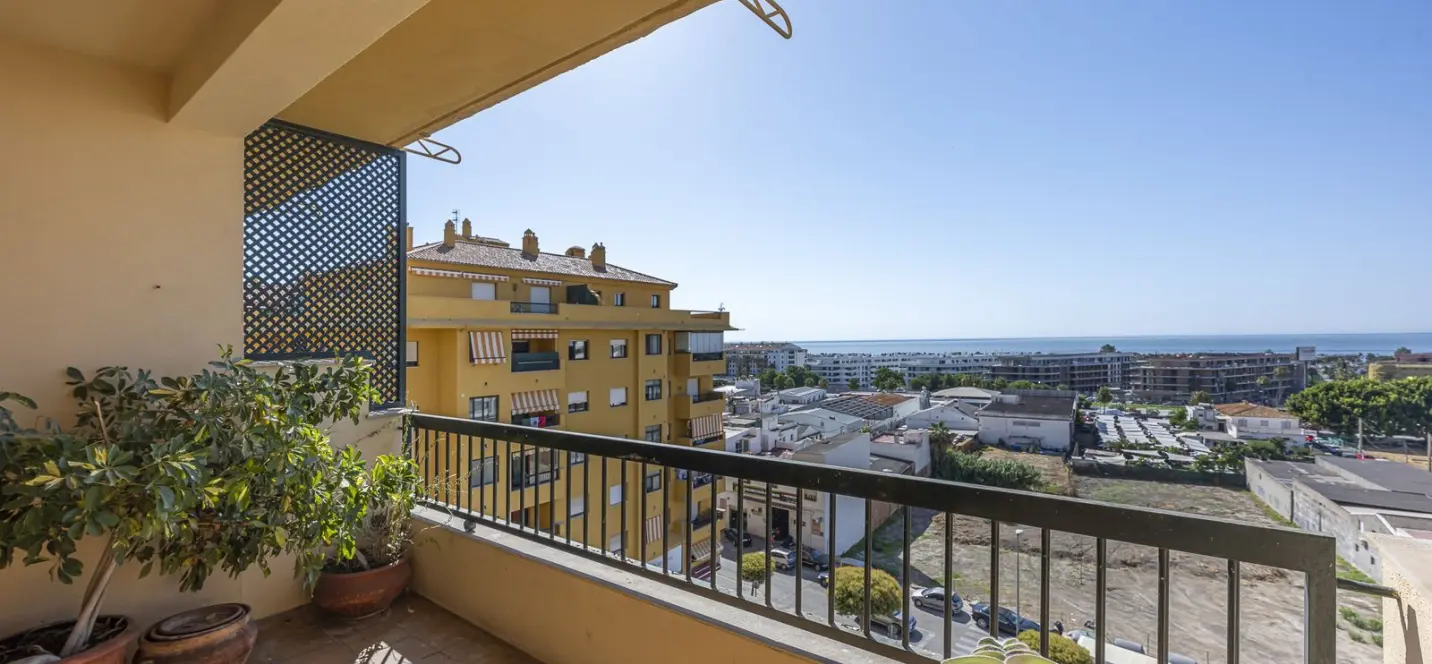 Sale of middle floor apartment in San Pedro de Alcántara 3
