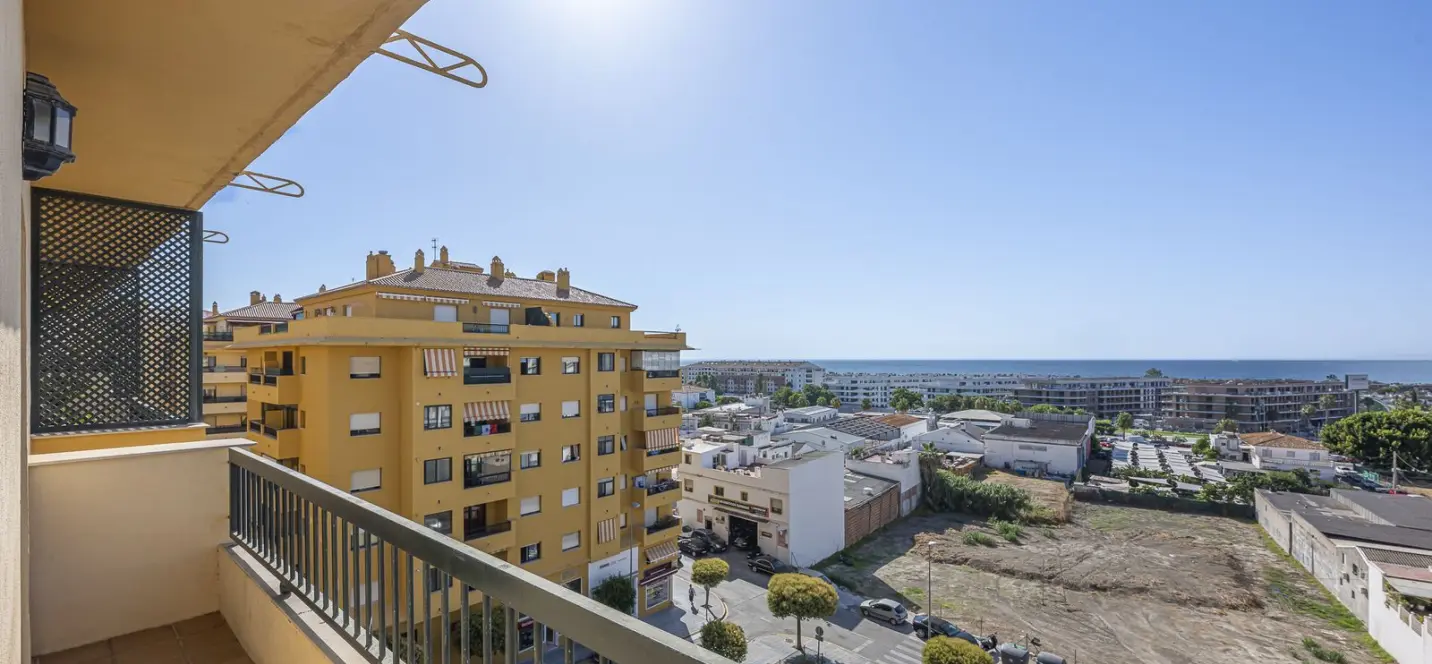 Sale of middle floor apartment in San Pedro de Alcántara 4