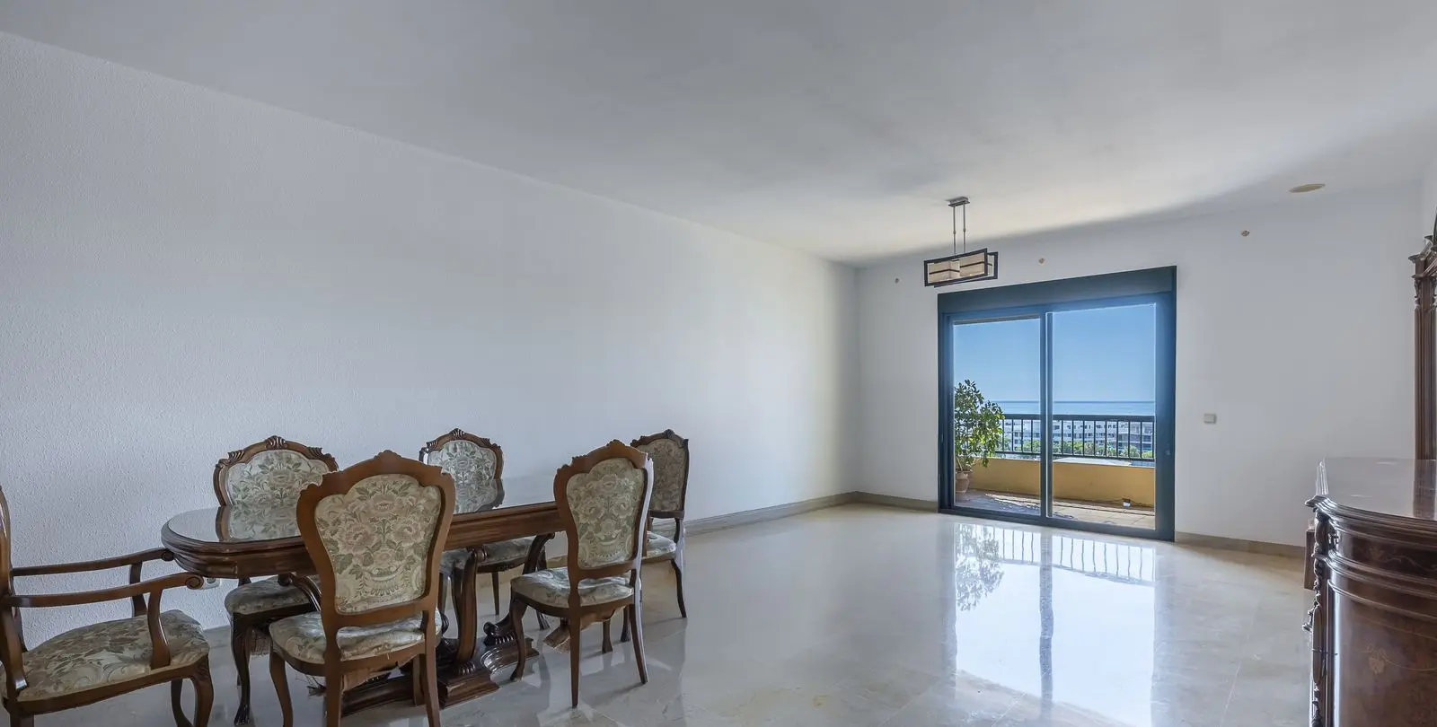 Sale of middle floor apartment in San Pedro de Alcántara 9