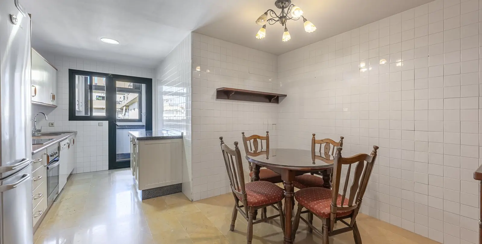 Sale of middle floor apartment in San Pedro de Alcántara 11