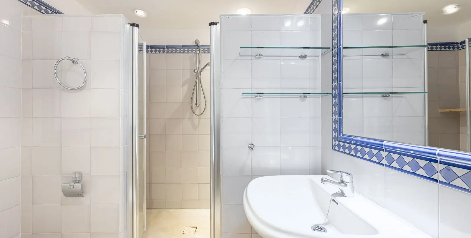 Sale of middle floor apartment in San Pedro de Alcántara 16