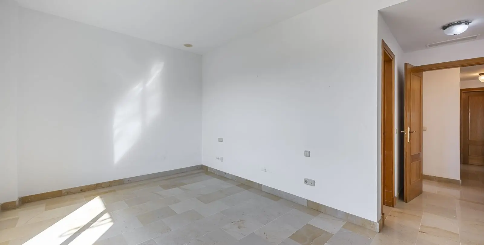Sale of middle floor apartment in San Pedro de Alcántara 23