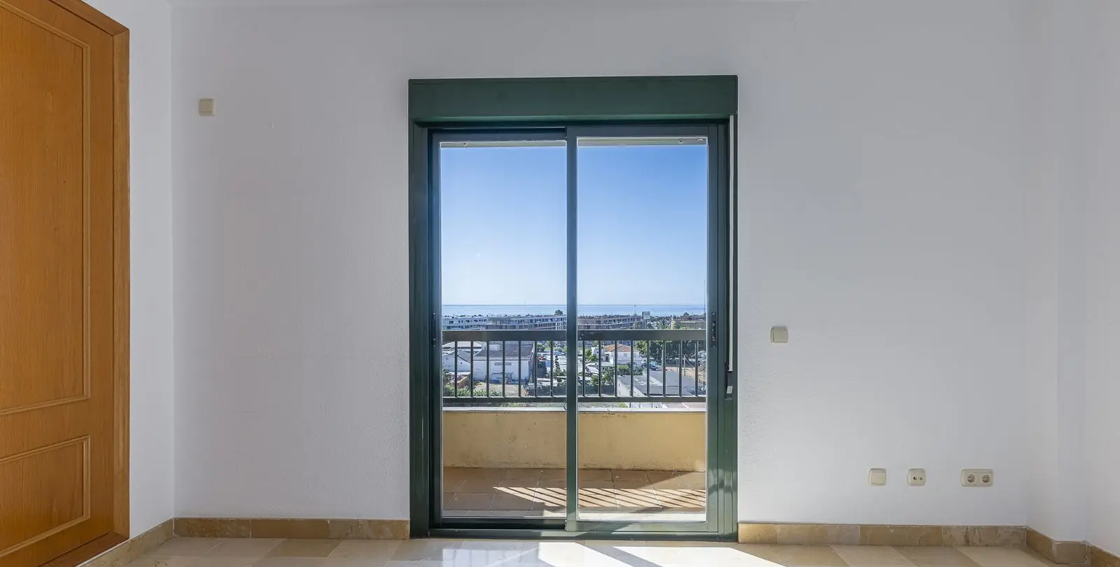 Sale of middle floor apartment in San Pedro de Alcántara 24