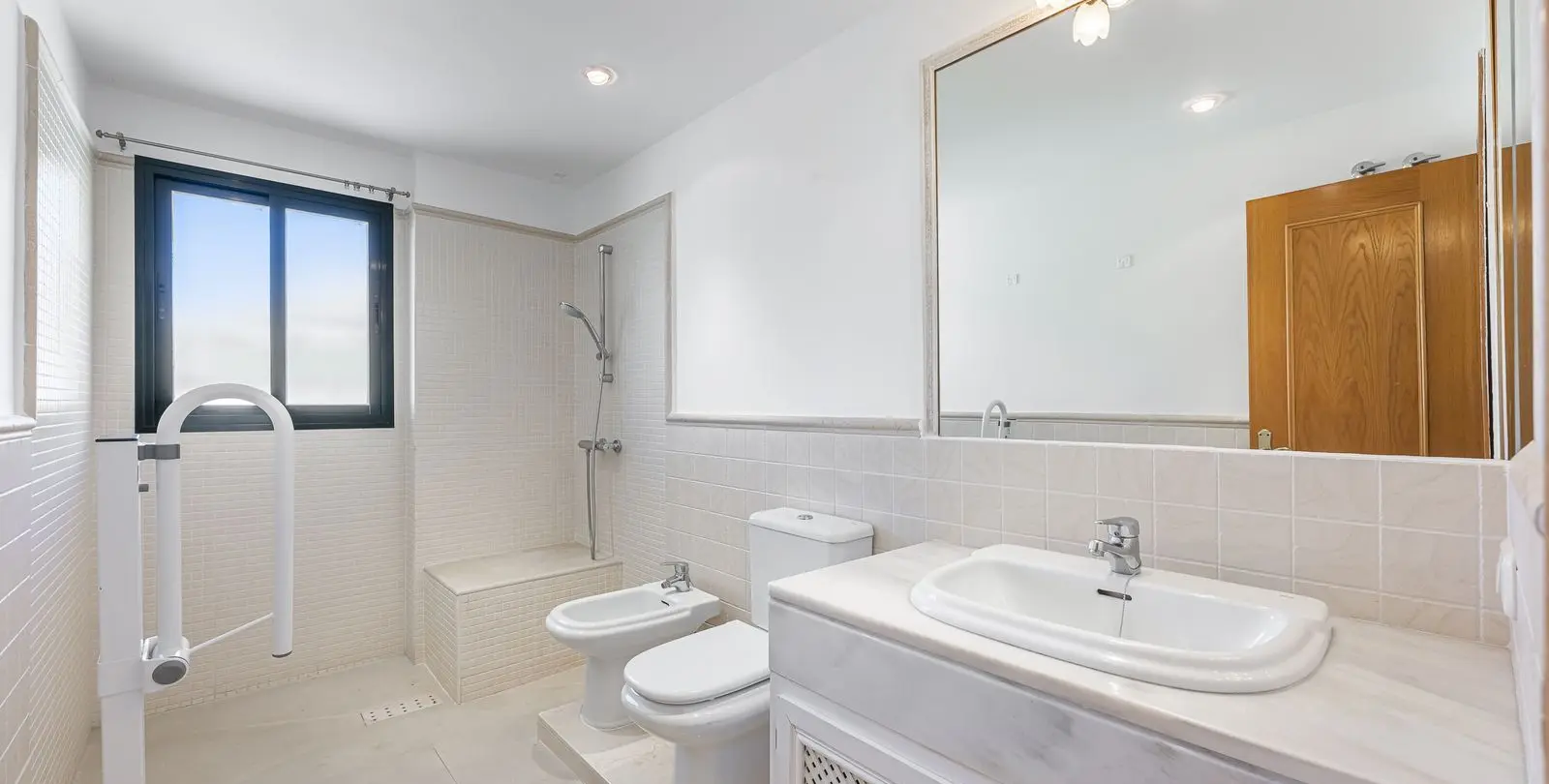 Sale of middle floor apartment in San Pedro de Alcántara 26