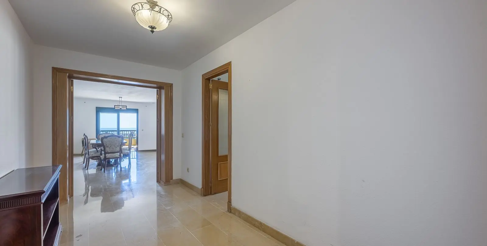 Sale of middle floor apartment in San Pedro de Alcántara 27