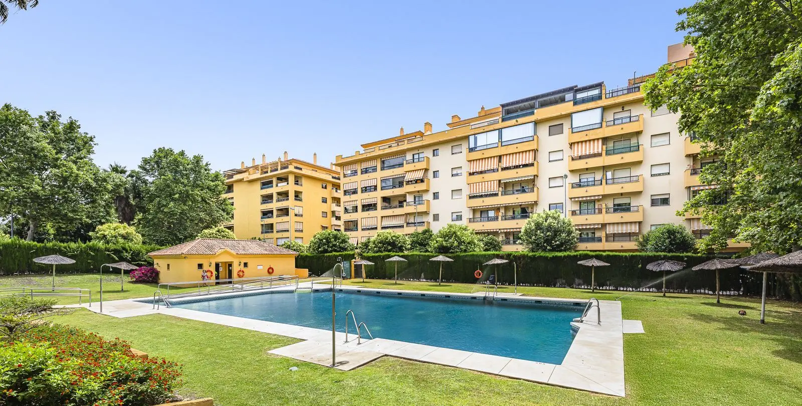 Sale of middle floor apartment in San Pedro de Alcántara 40