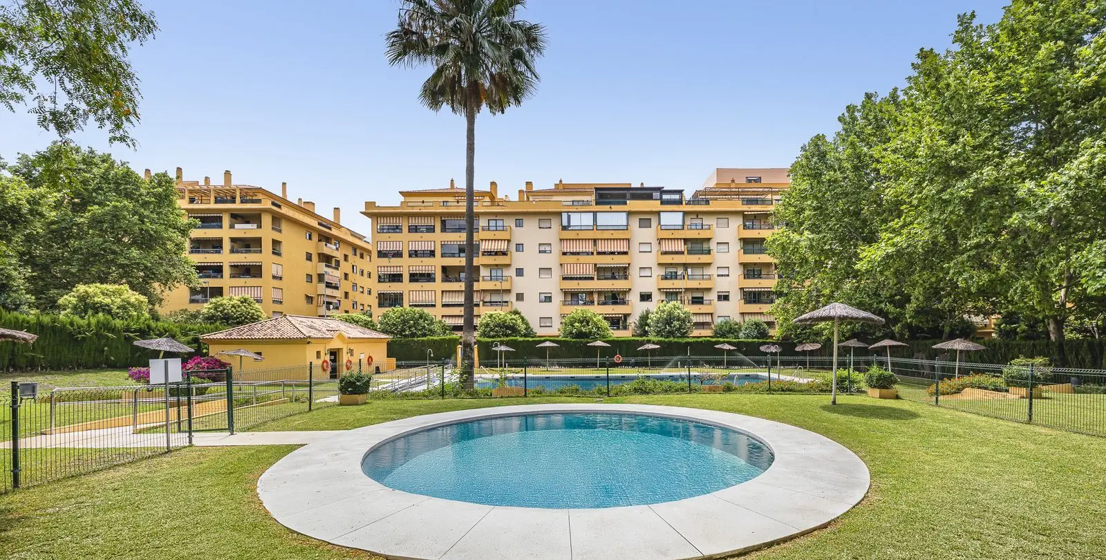 Sale of middle floor apartment in San Pedro de Alcántara 41