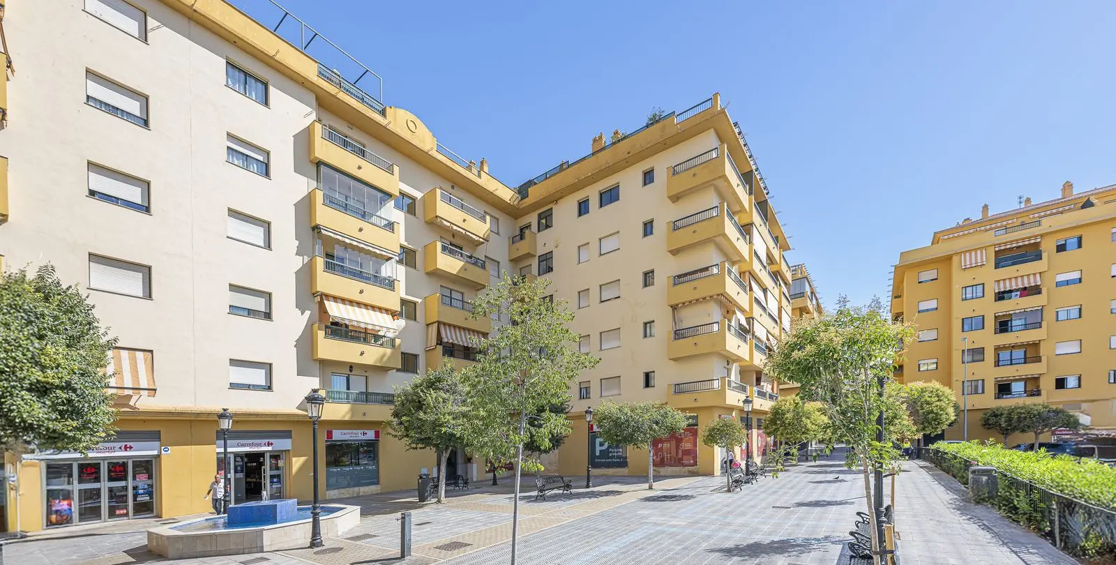 Sale of middle floor apartment in San Pedro de Alcántara 42