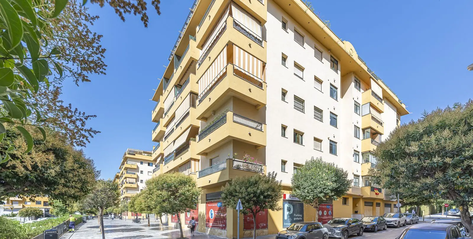 Sale of middle floor apartment in San Pedro de Alcántara 44