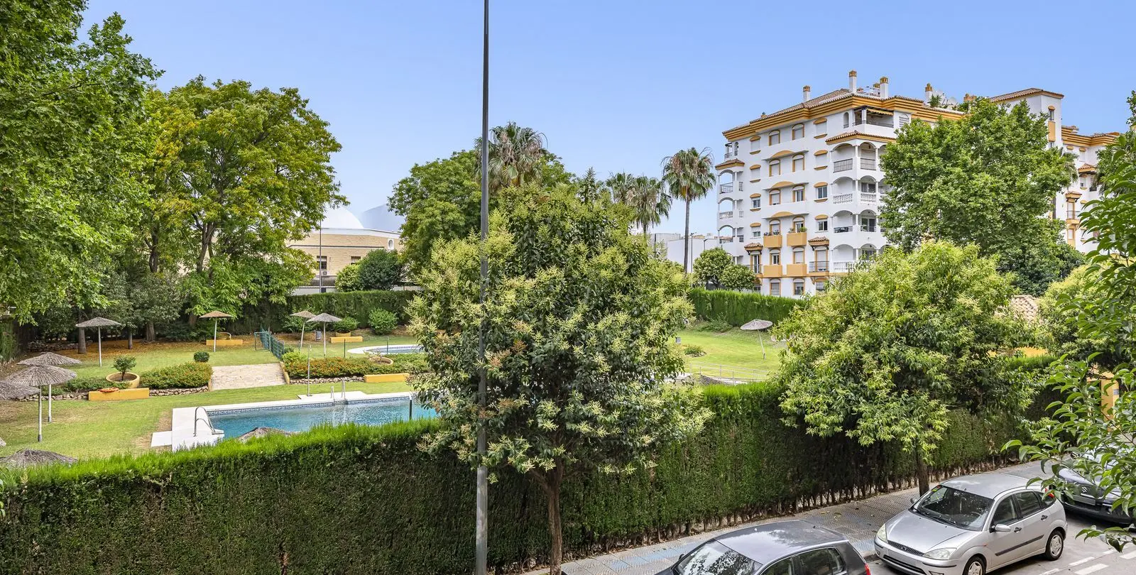 Sale of middle floor apartment in San Pedro de Alcántara 46
