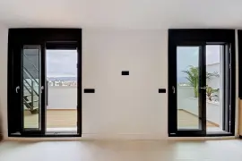 Image 4 thumb
