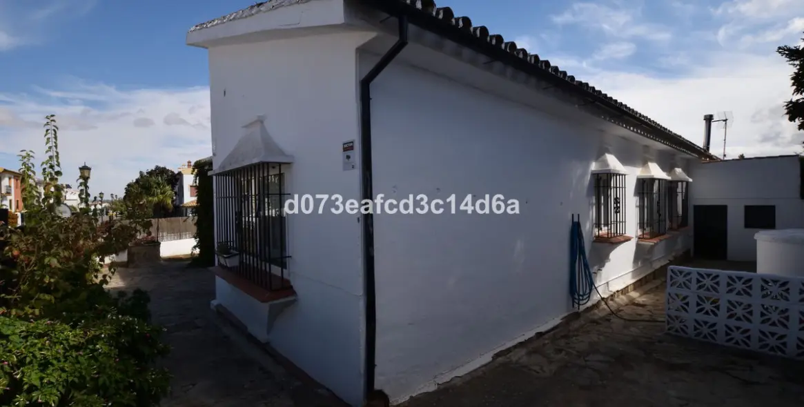 Продажа  отдельно стоящей виллы в Ronda 11