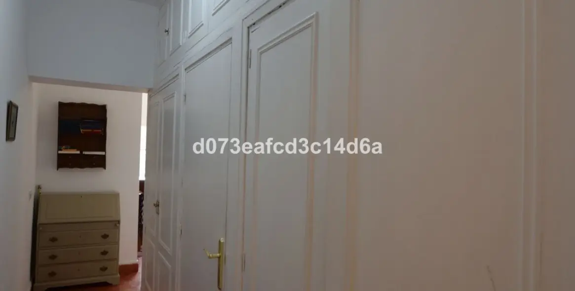 Продажа  отдельно стоящей виллы в Ronda 32