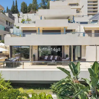 Venta de apartamento en planta media en Nueva Andalucía