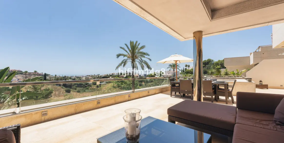 Venta de apartamento en planta media en Nueva Andalucía 4