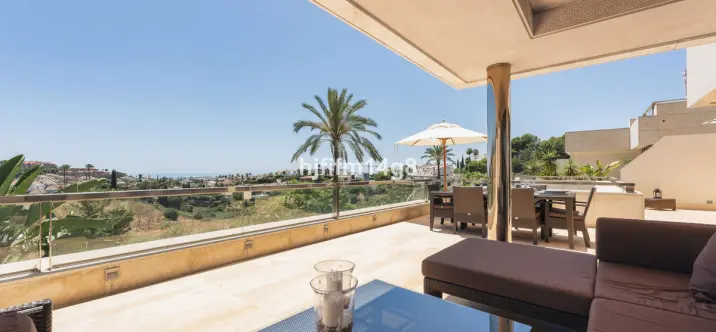 Venta de apartamento en planta media en Nueva Andalucía 3