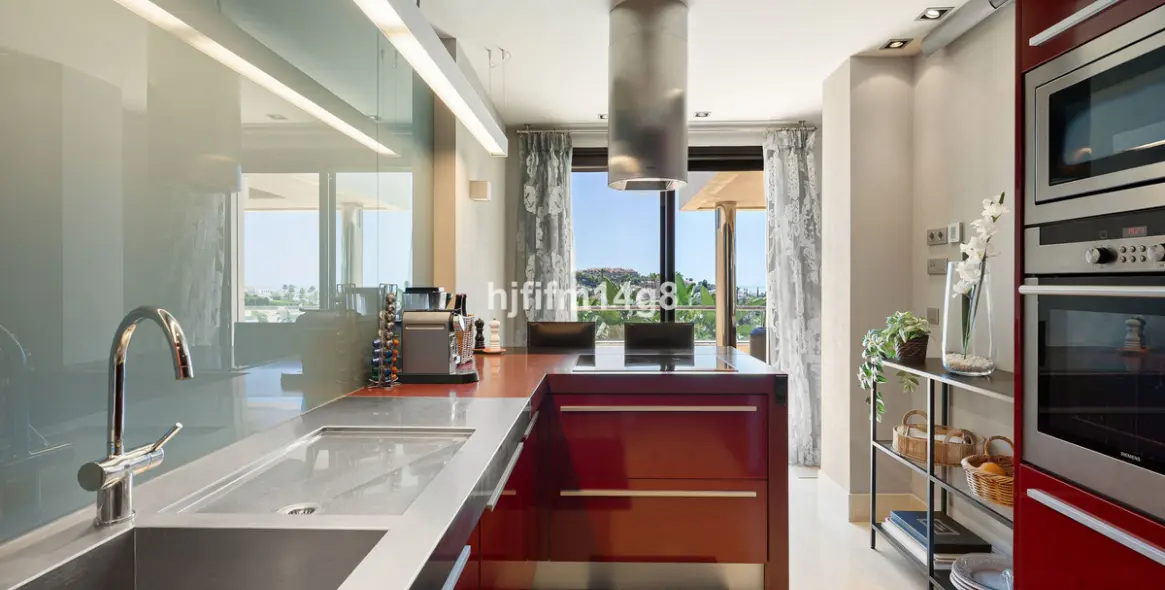 Venta de apartamento en planta media en Nueva Andalucía 8