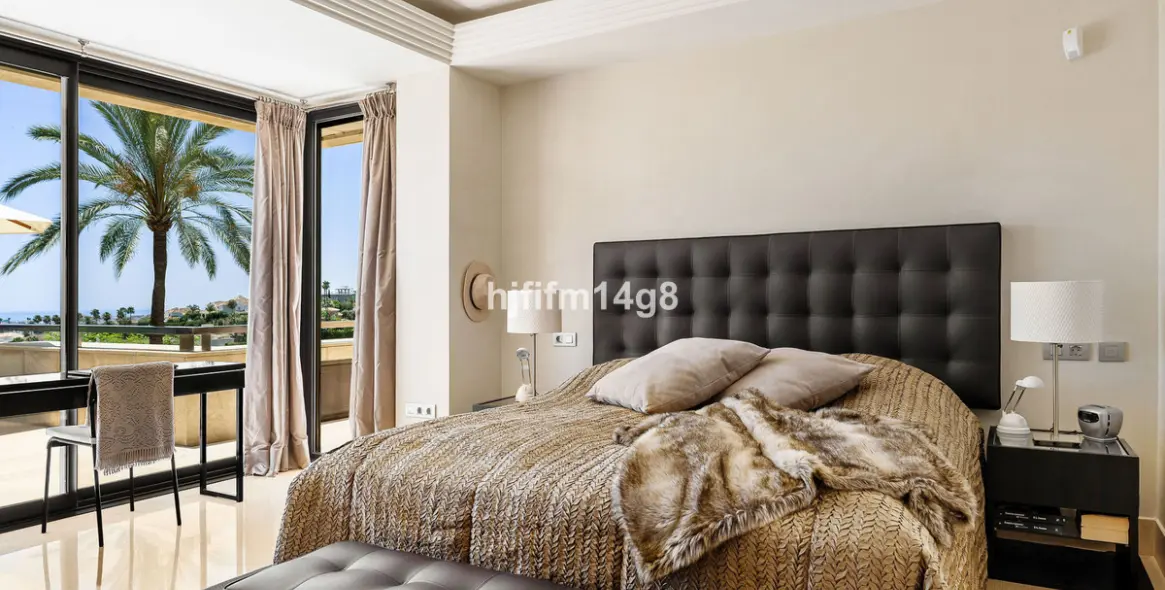 Venta de apartamento en planta media en Nueva Andalucía 11